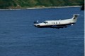 Der Pilatus PC-12 des City Bankers Bruno Schroder passiert dessen Schloss auf der Isle of Islay auf Augenhöhe...